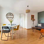 Travel Homes - The Nils, Cosy & Cute With Parking 콜마