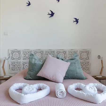 Travel Homes - The Nils, Cosy & Cute With Parking Apartament